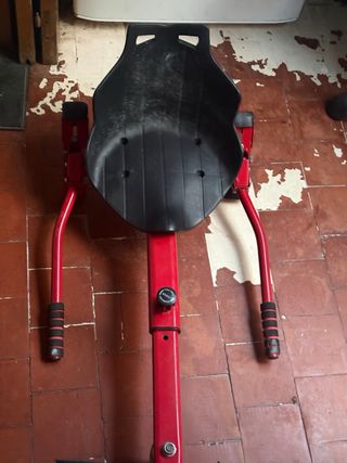 Hoverboard rojo con asiento