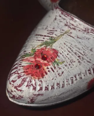 Madreñas antiguas decoradas