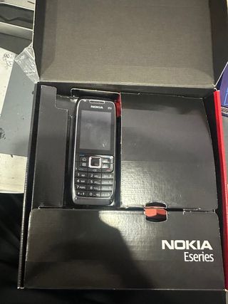 Nokia E51 con scatola