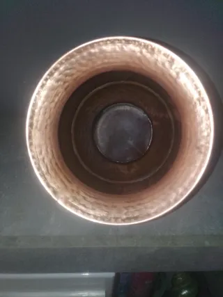 Recipiente de cobre martillado