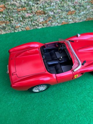 Ferrari 250 Testa Rossa 1957 – Bburago – 1:18