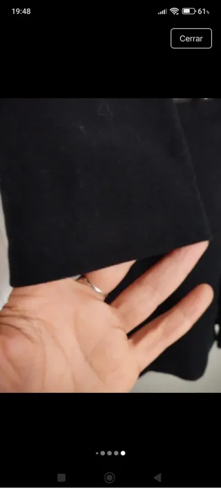 Abrigo negro con cremallera