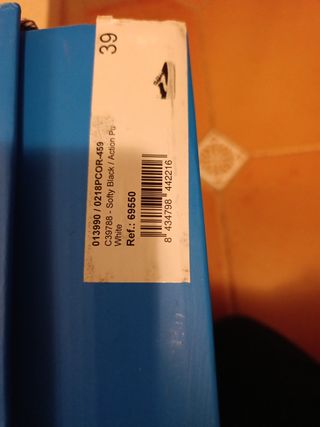 Zapatillas MTNG negras y blancas sin usar