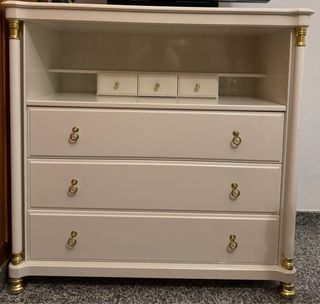 Habitación completa: 2 camas, cómoda, mesilla