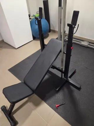 Banco de pesas con barra