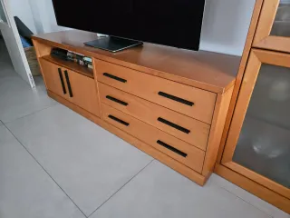 Mueble comedor madera cerezo y cristal