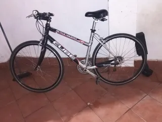 Bicicleta CUBE da strada