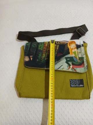 Bolso juvenil verde con estampado