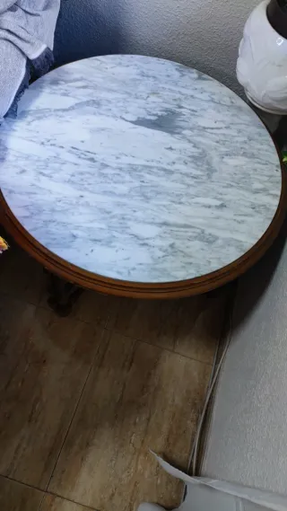 Mesa redonda nogal y mármol