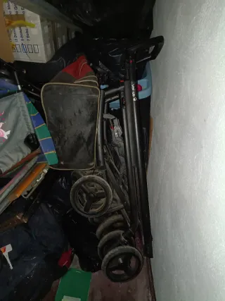 Cochecito de bebé rojo