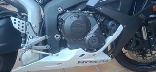 Honda CBR 600RR Negra y Blanca
