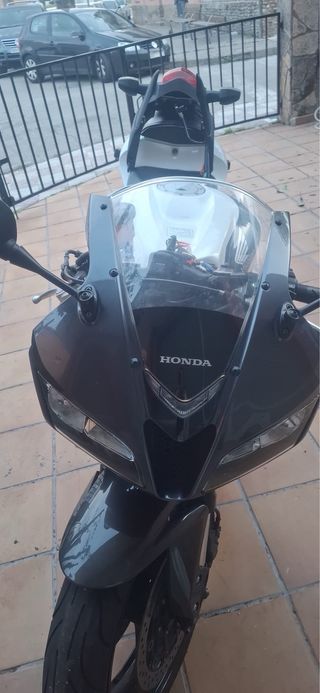Honda CBR 600RR Negra y Blanca