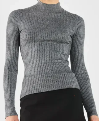 Jersey canalé cuello alto gris mujer