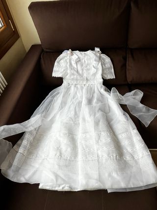 Vestido de Comunión de alta calidad.