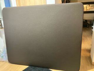 Canapé con patas tapizado