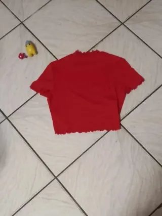 Crop top rosso con stampa Wild Thing