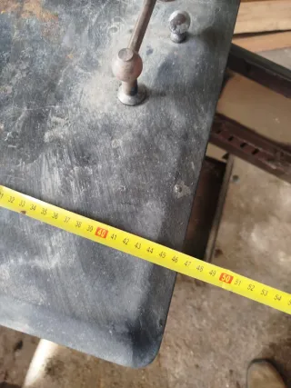 Estufa de leña metálica negra