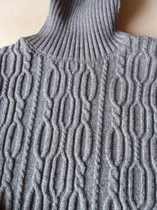 Jersey Zara gris cuello vuelto trenzado