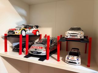 Expositor/Elevador 1:18 Coches Colección