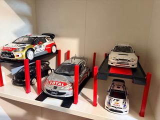 Expositor/Elevador 1:18 Coches Colección