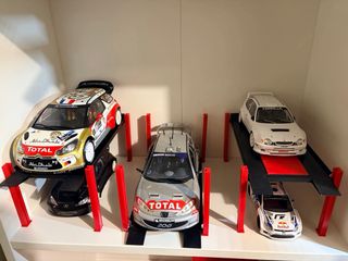 Expositor/Elevador 1:18 Coches Colección