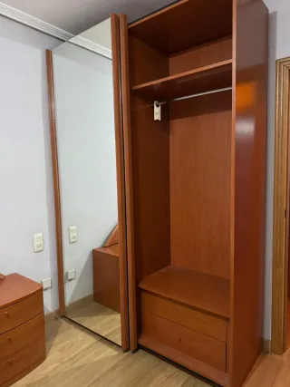 Armario a medida con puertas de espejo