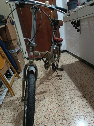 Bicicleta pieghevole color beige