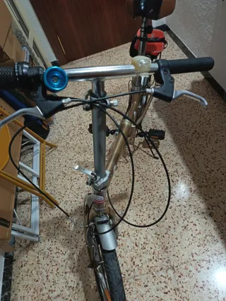 Bicicleta pieghevole color beige