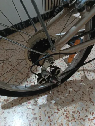 Bicicleta pieghevole color beige