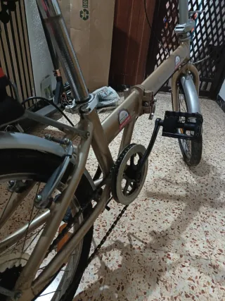 Bicicleta pieghevole color beige