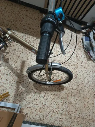 Bicicleta pieghevole color beige