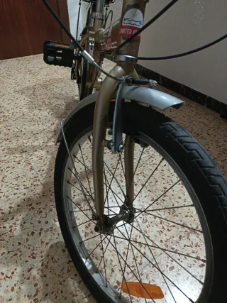 Bicicleta pieghevole color beige