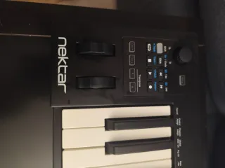 Controlador MIDI USB Nektar Impact GX49