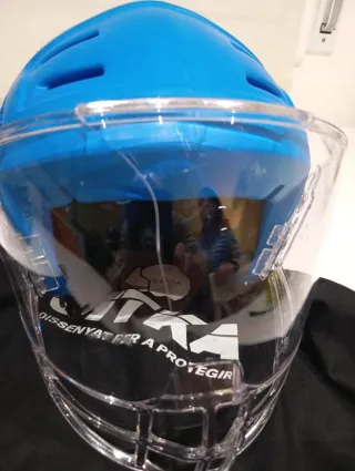 Casco de hockey Sitka azul con visor