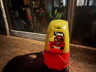 Coche infantil Little Tikes