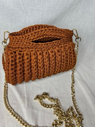 Borsa bauletto uncinetto color ambra