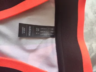 Camiseta Adidas rayas deportivas