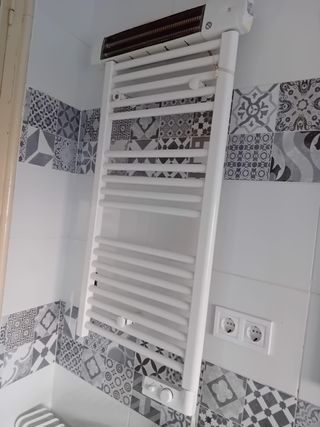 Calentador de toallas blanco