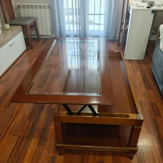 Mesa centro elevable madera cerezo cristal.