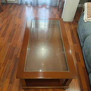 Mesa centro elevable madera cerezo cristal.