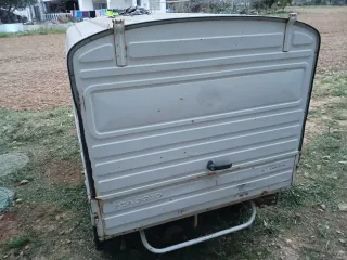 Piaggio Ape 50 con caja cerrada