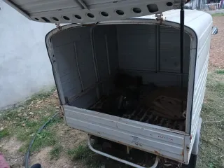 Piaggio Ape 50 con caja cerrada