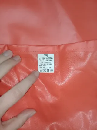 Pantalón de agua naranja para trabajar.