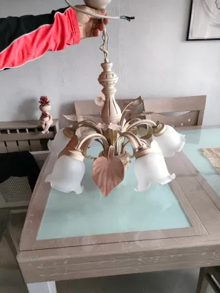 Lámpara colgante beige y rosa