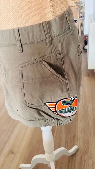 Jersey naranja y minifalda verde Jersey de regalo