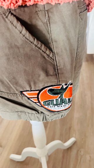 Jersey naranja y minifalda verde Jersey de regalo