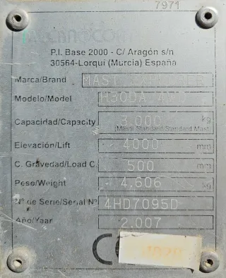 Carretilla elevadora 4x4 naranja