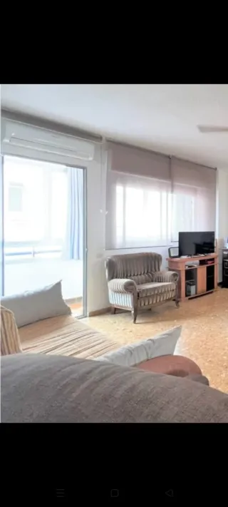 Estores enrollables beige y grises