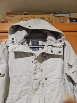 Chaqueta Bomber con Capucha Estilo Militar Gris