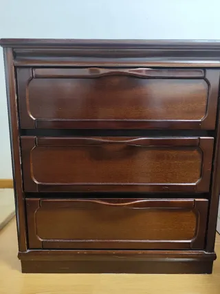 Comodino in legno massello con 3 cassetti